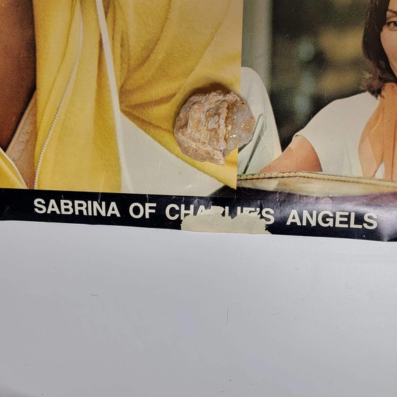 Vintage 1977 SABRINA of CHARLIE'S ANGELS poster, Kate Jackson, 23 x 35 - Picture 3 of 5